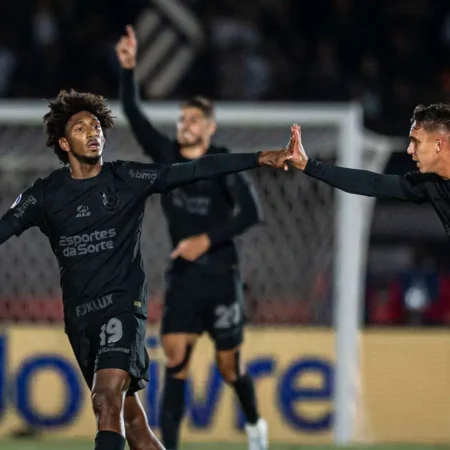 Corinthians vence o Bragantino e sai na frente na Sul-Americana