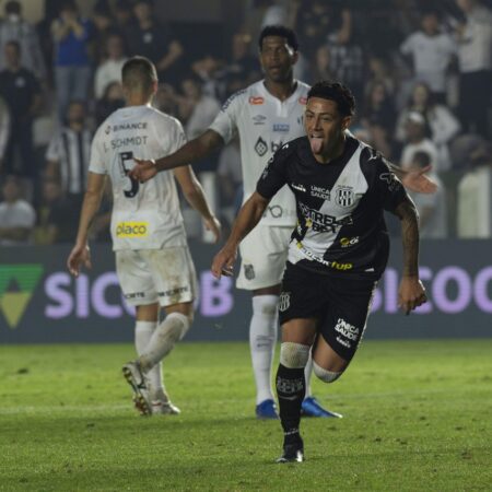 Ponte Preta arranca empate dramático contra o Santos na Vila Belmiro