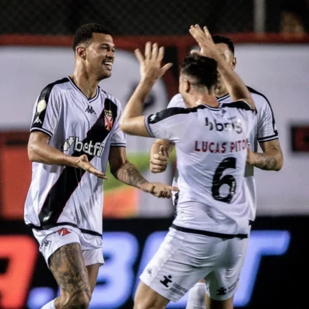 Vasco vence Vitória no Barradão e se aproxima do G6 no Brasileirão