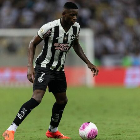 Botafogo preparado com equipe principal para duelo contra o Bragantino