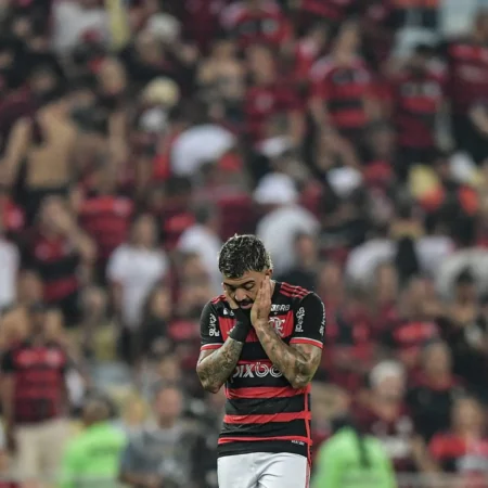 Desavença entre Gabigol e Matheus Bachi marca treino do Flamengo